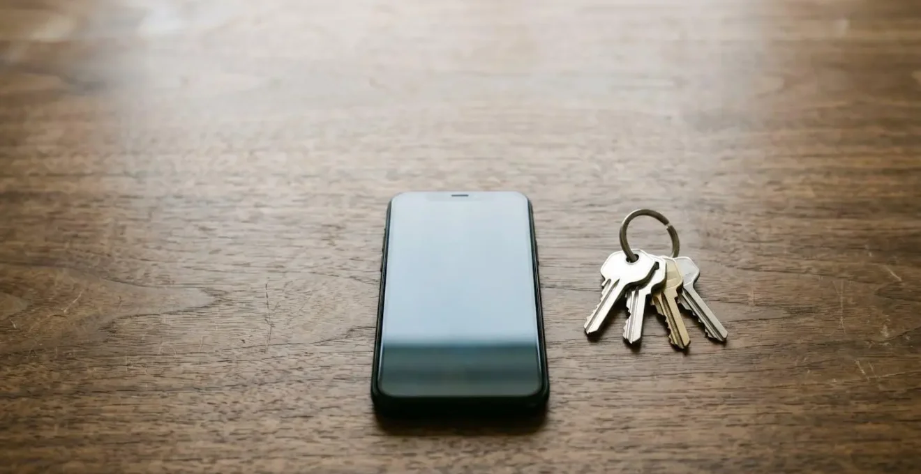 Smartphone affichant une déclaration de sinistre auprès d'une assurance habitation